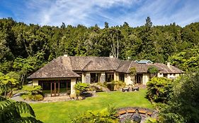 Treetops Lodge & Estate